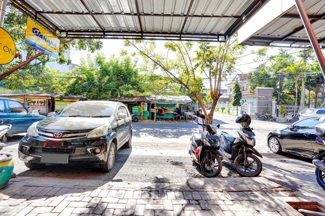 Spot On 90148 Gosepa Mayjend Sungkono Surabaya Exterior foto